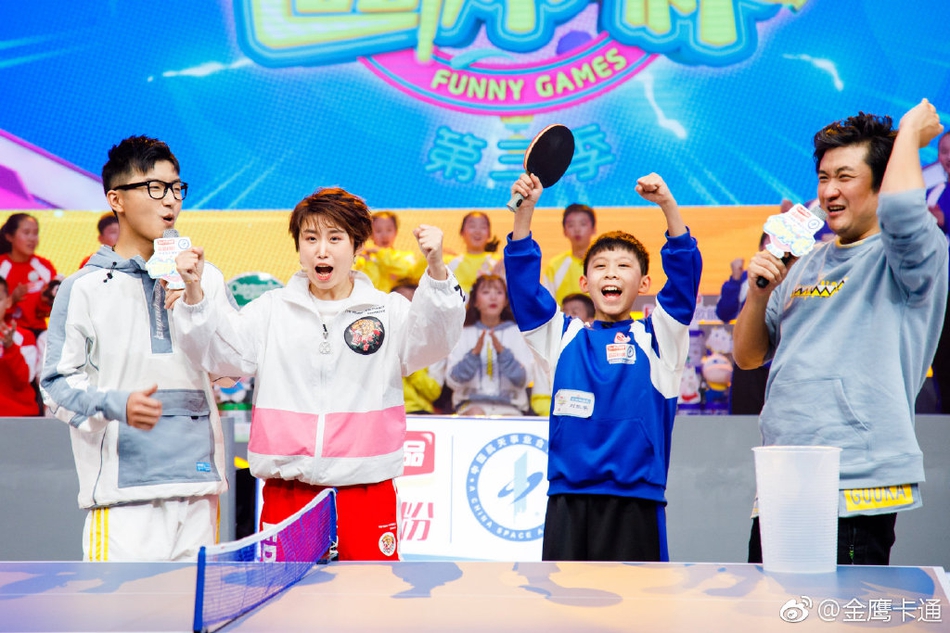 郭跃与小朋友玩转另类乒乓球