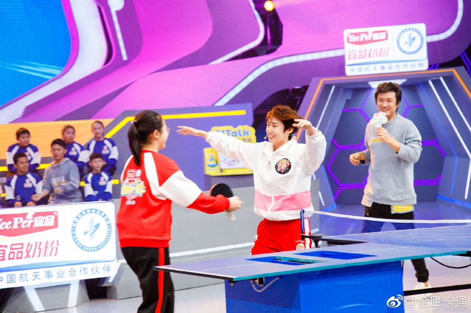 郭跃与小朋友玩转另类乒乓球