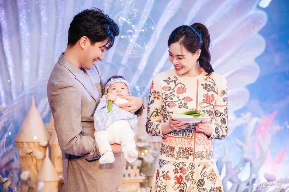 吴敏霞夫妇为女儿办百日宴 鞠萍姐姐现身