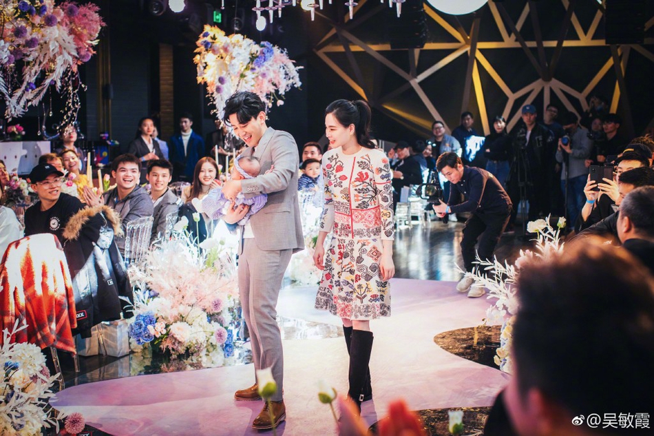 吴敏霞夫妇为女儿办百日宴 鞠萍姐姐现身
