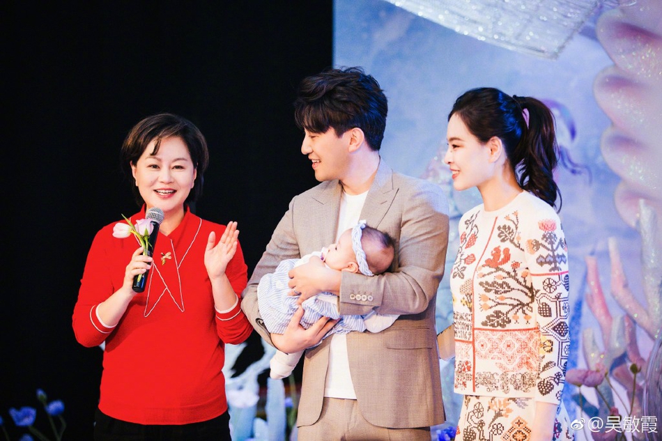 吴敏霞夫妇为女儿办百日宴 鞠萍姐姐现身