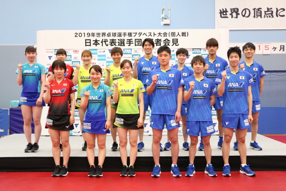 备战世乒赛日本队举行公开训练课