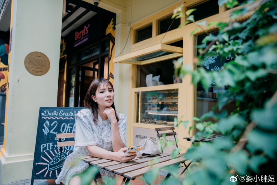 五一假期何姿晒超美旅行照