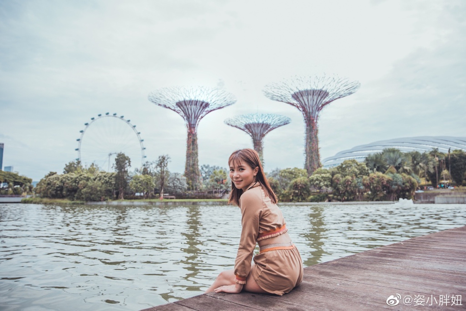 五一假期何姿晒超美旅行照