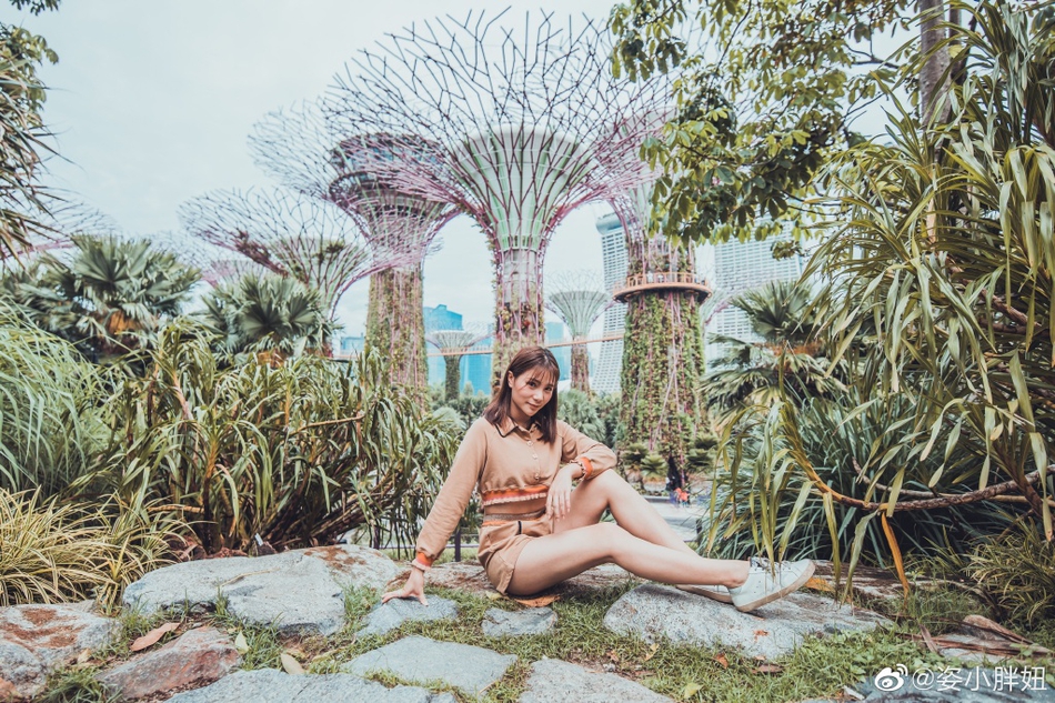 五一假期何姿晒超美旅行照