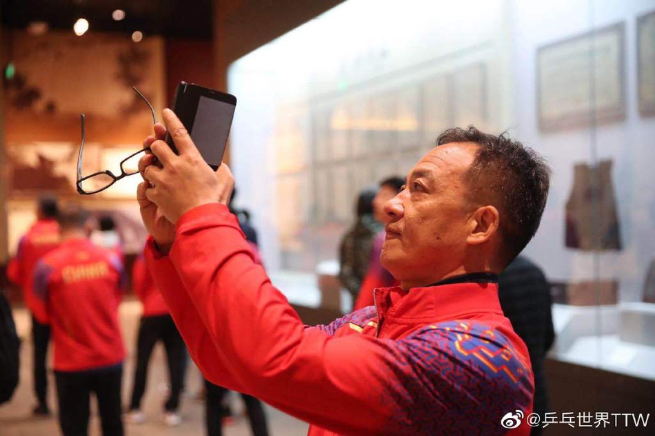 国乒参加爱国主义教育活动