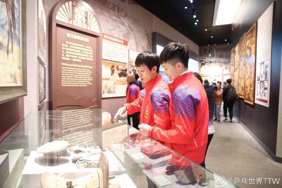 国乒参加爱国主义教育活动