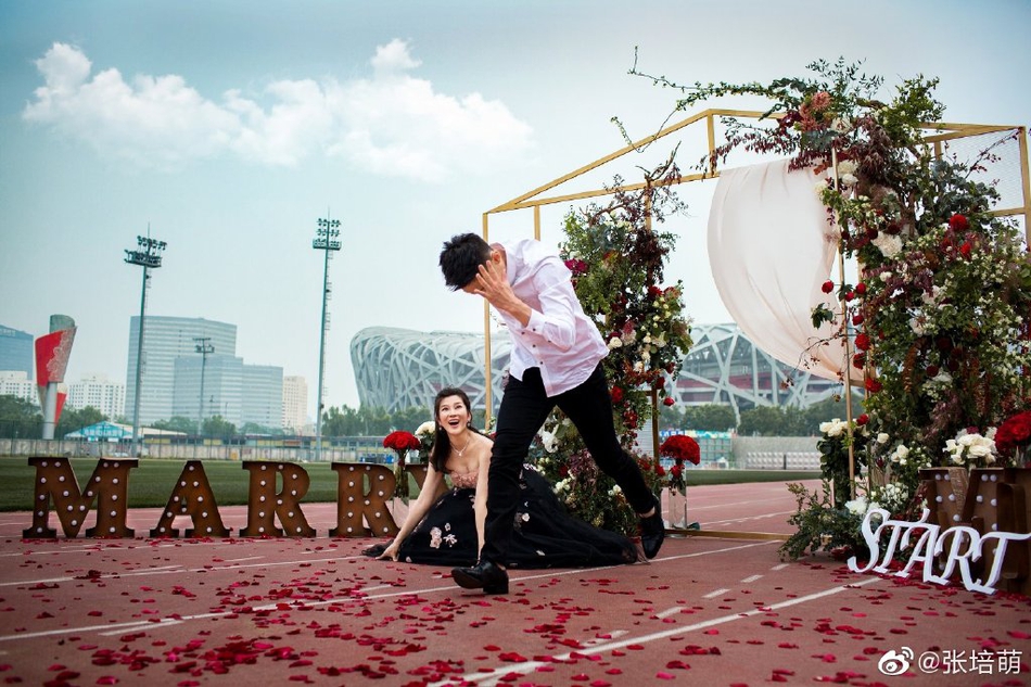 520！张培萌鸟巢外求婚女友