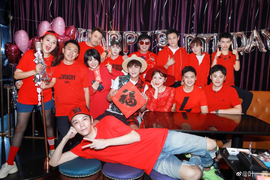 田亮为叶一茜庆生