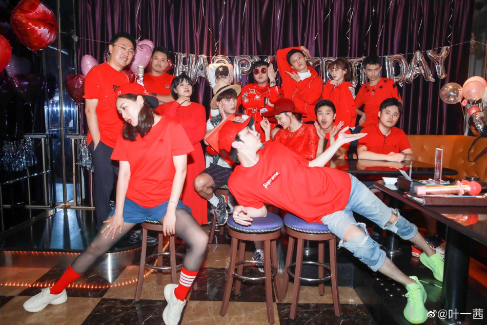 田亮为叶一茜庆生