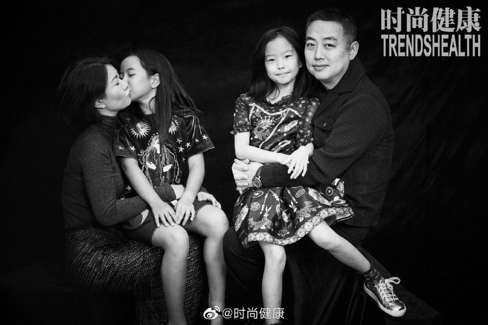 刘国梁一家四口同框画面温馨