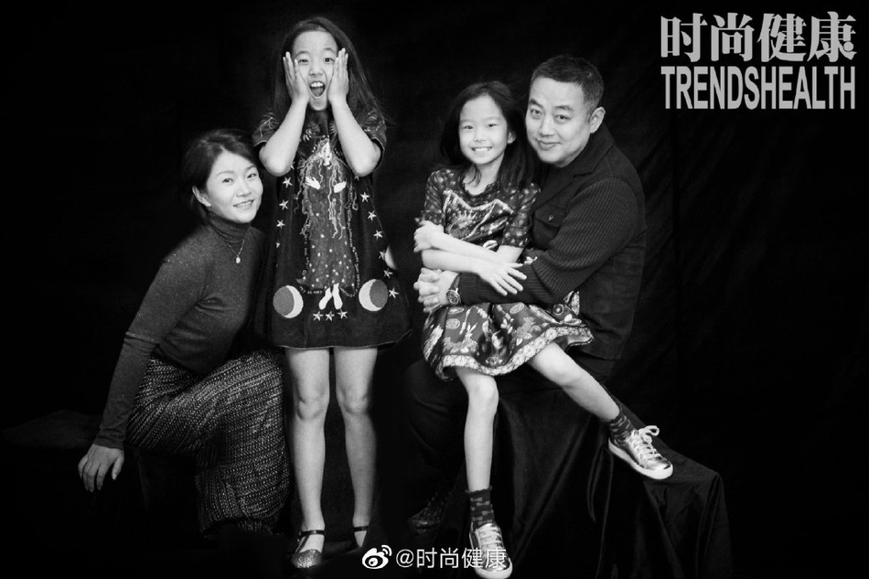 刘国梁一家四口同框画面温馨