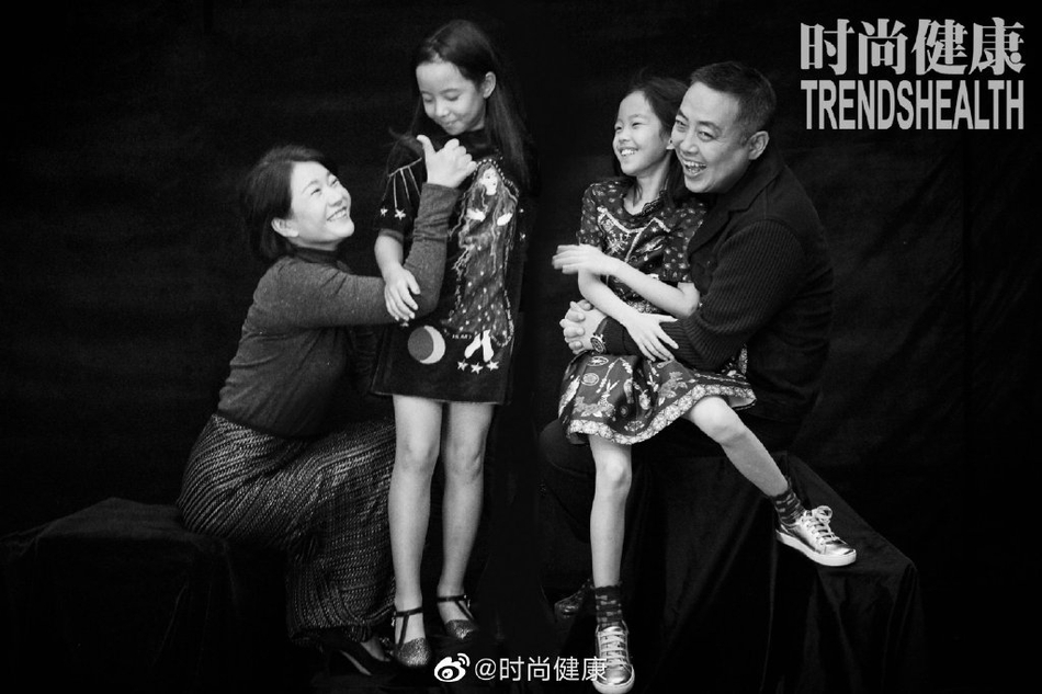 刘国梁一家四口同框画面温馨