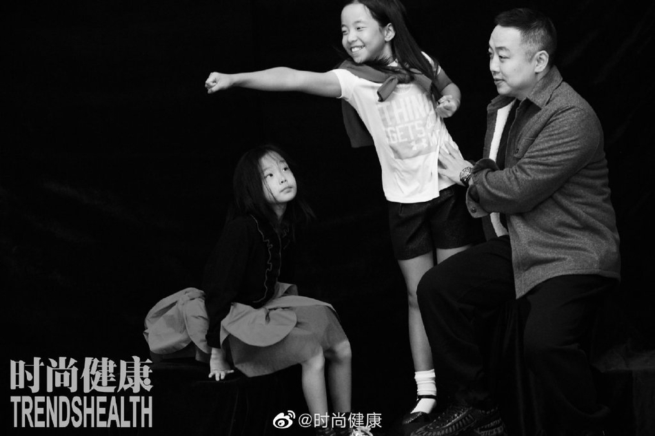 刘国梁一家四口同框画面温馨