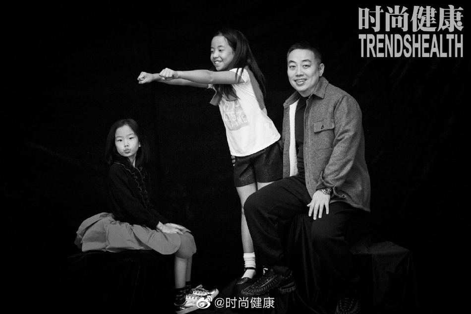 刘国梁一家四口同框画面温馨