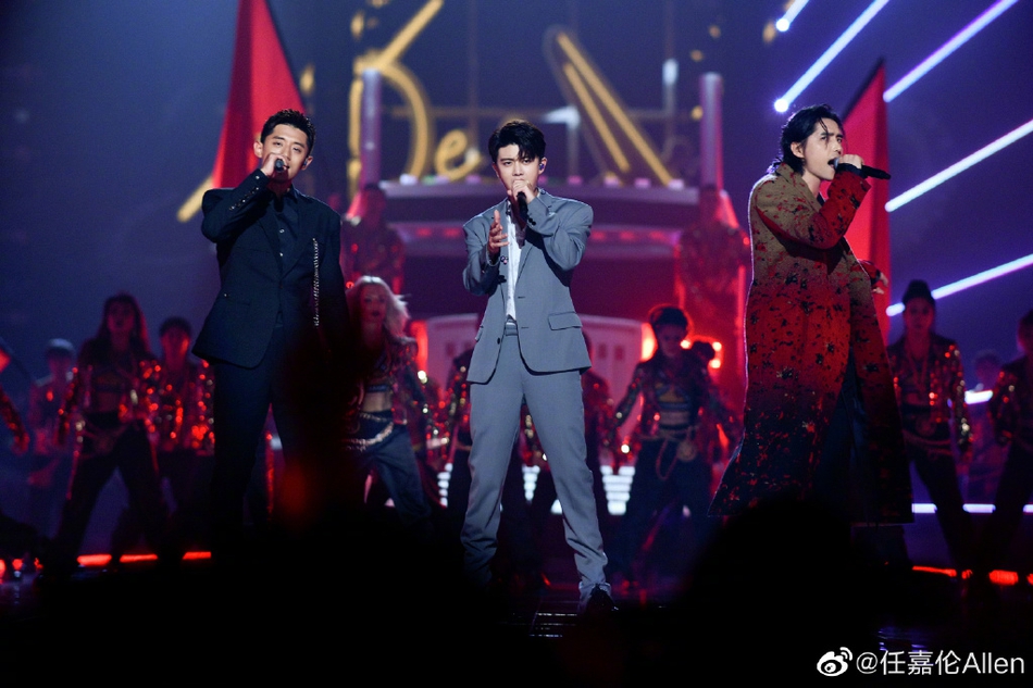 帅炸！张继科阿云嘎任嘉伦同台