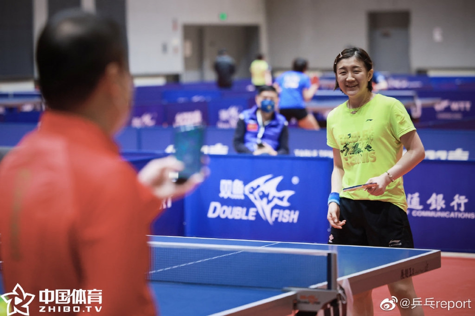 陈梦孙颖莎等国乒女将备战总决赛