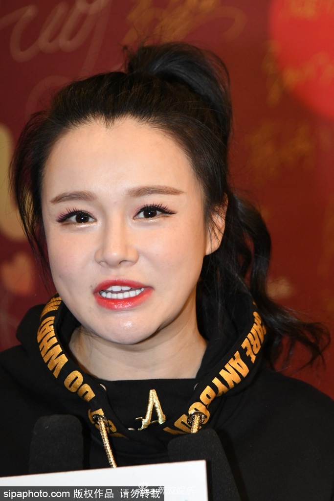 冉莹颖怀三胎身形略发福