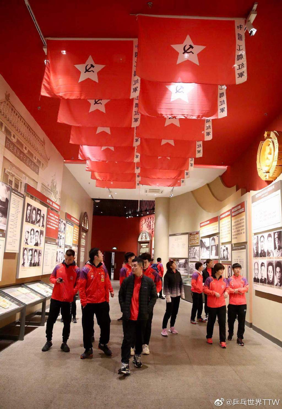 国乒参加爱国主义教育活动