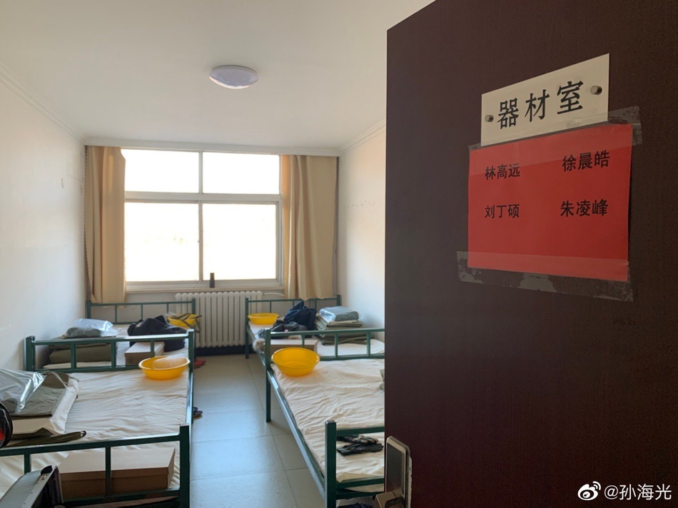国乒军训开启 马龙方博同宿舍