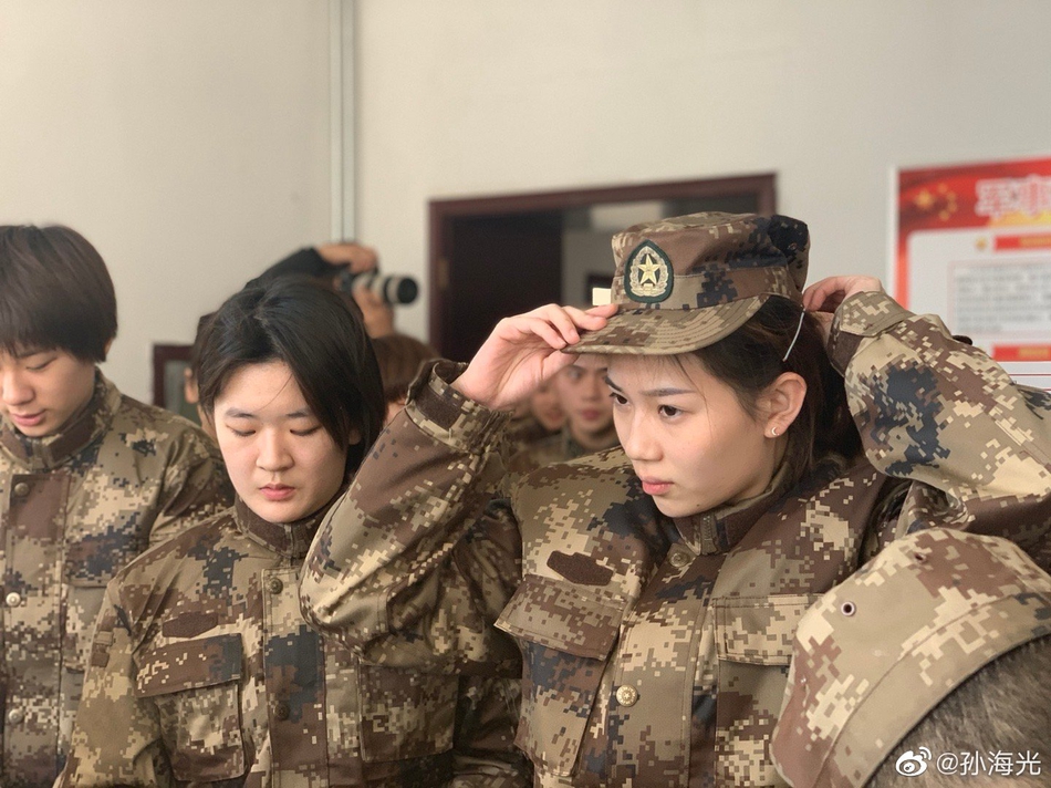 国乒军训开启 马龙方博同宿舍