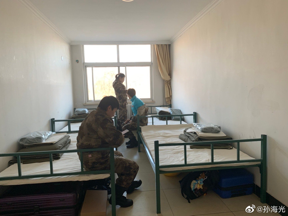 国乒军训开启 马龙方博同宿舍