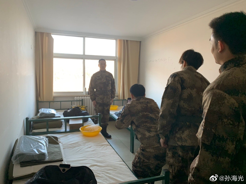 国乒军训开启 马龙方博同宿舍