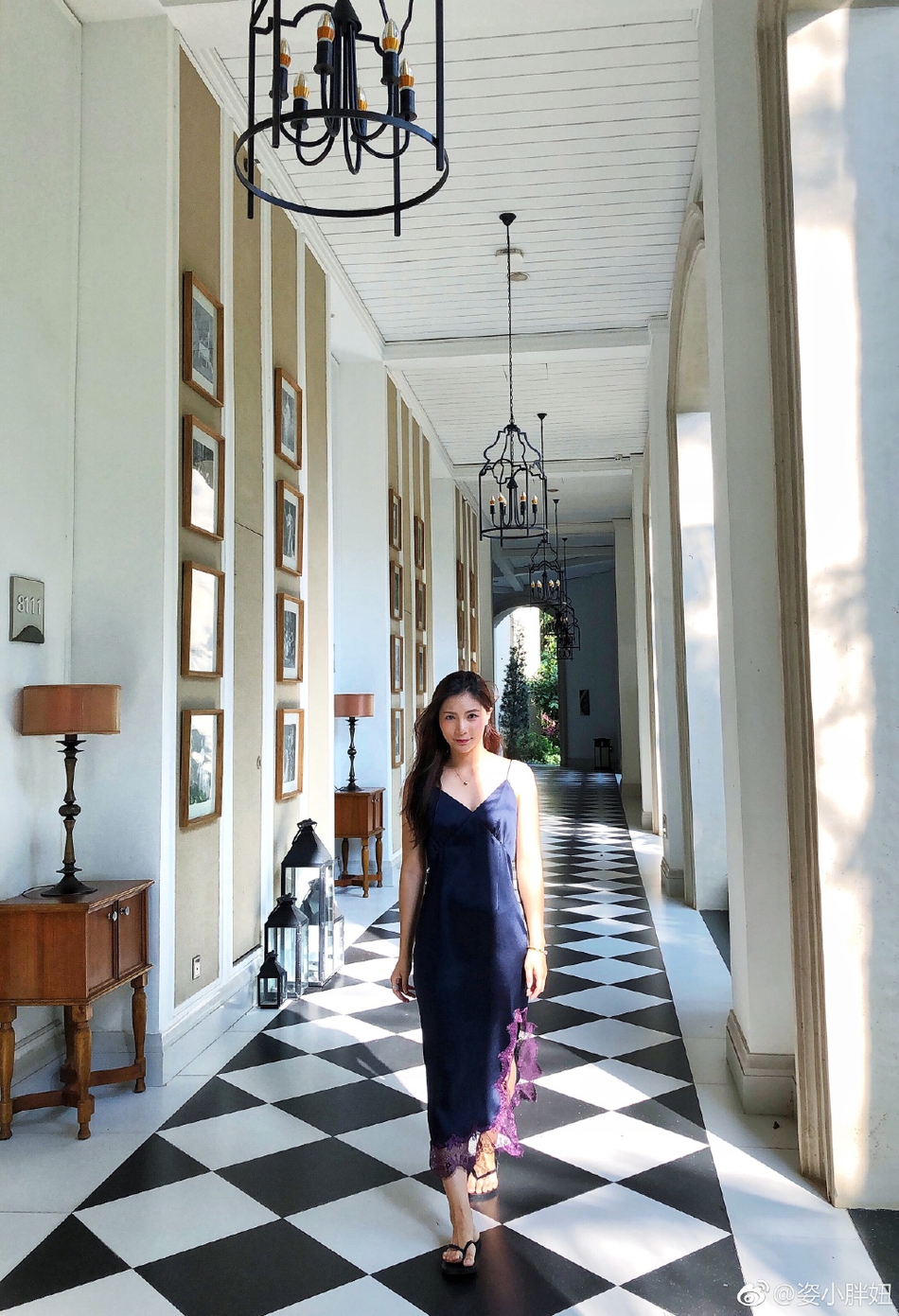 何姿晒美照为自己加油