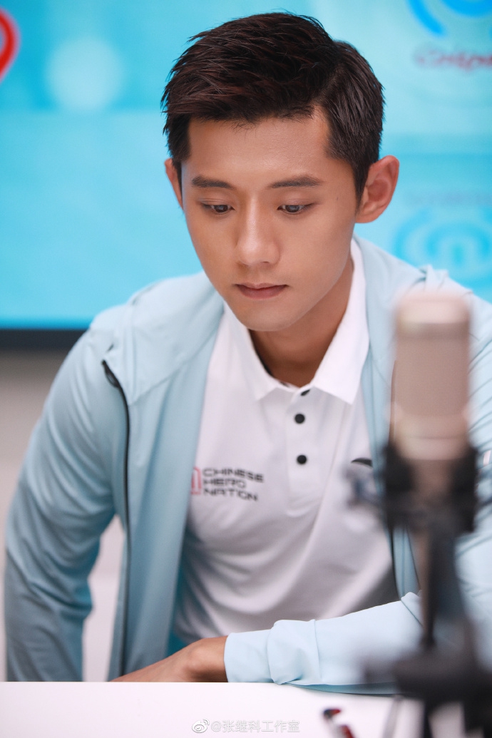 张继科写真 简约穿搭时尚帅气