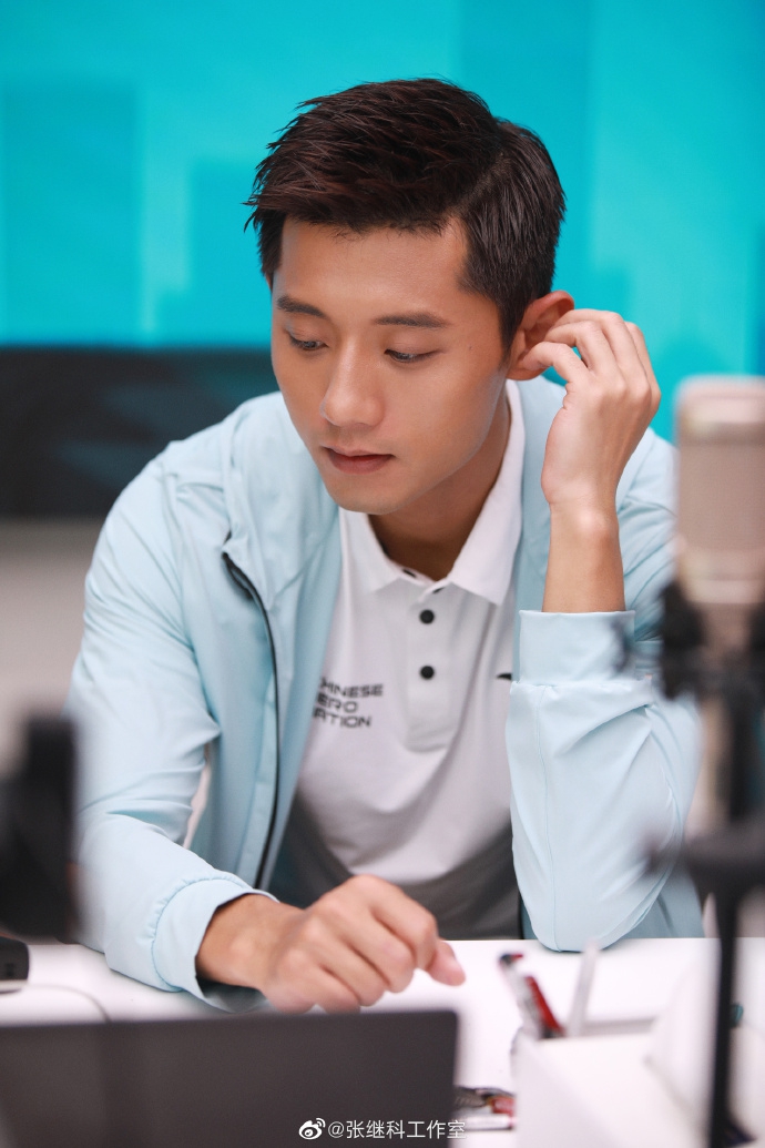 张继科写真 简约穿搭时尚帅气
