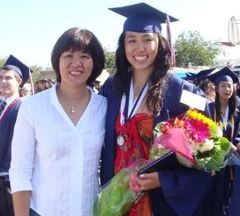 郎平女儿拍摄写真成熟知性