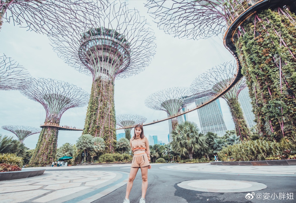 五一假期何姿晒超美旅行照