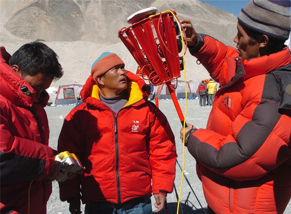 纪念人类首次从北坡登顶珠峰60周年