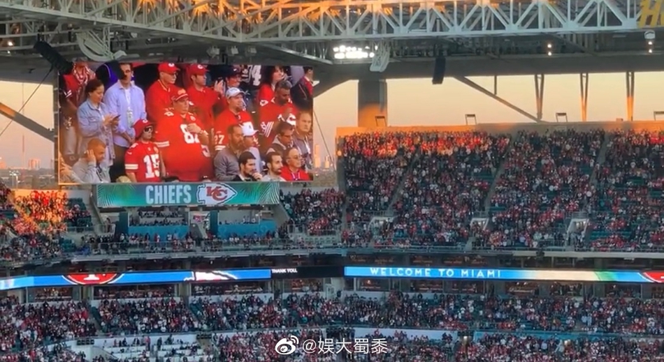 超级碗赛前全体人员致敬科比