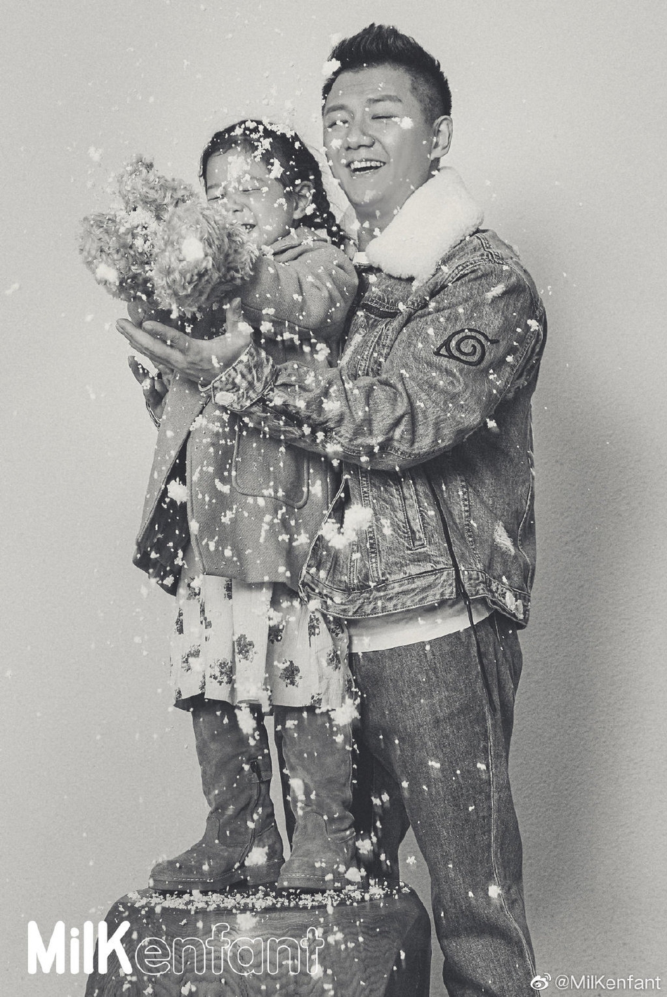 温馨！陈一冰彩虹教堂与女儿合照