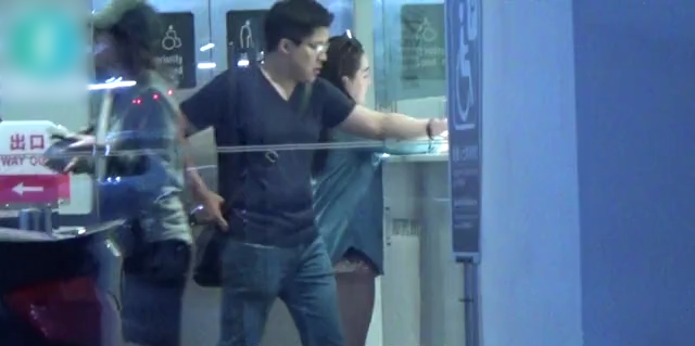 郭晶晶带长子逛超市身形苗条