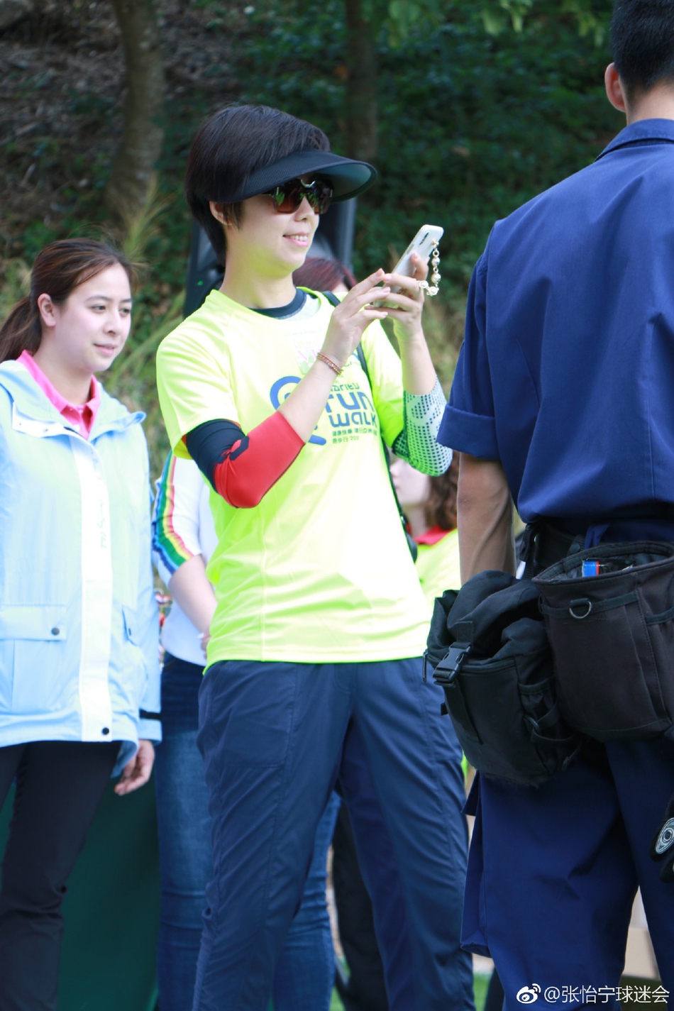 张怡宁出席活动运动装扮显清爽