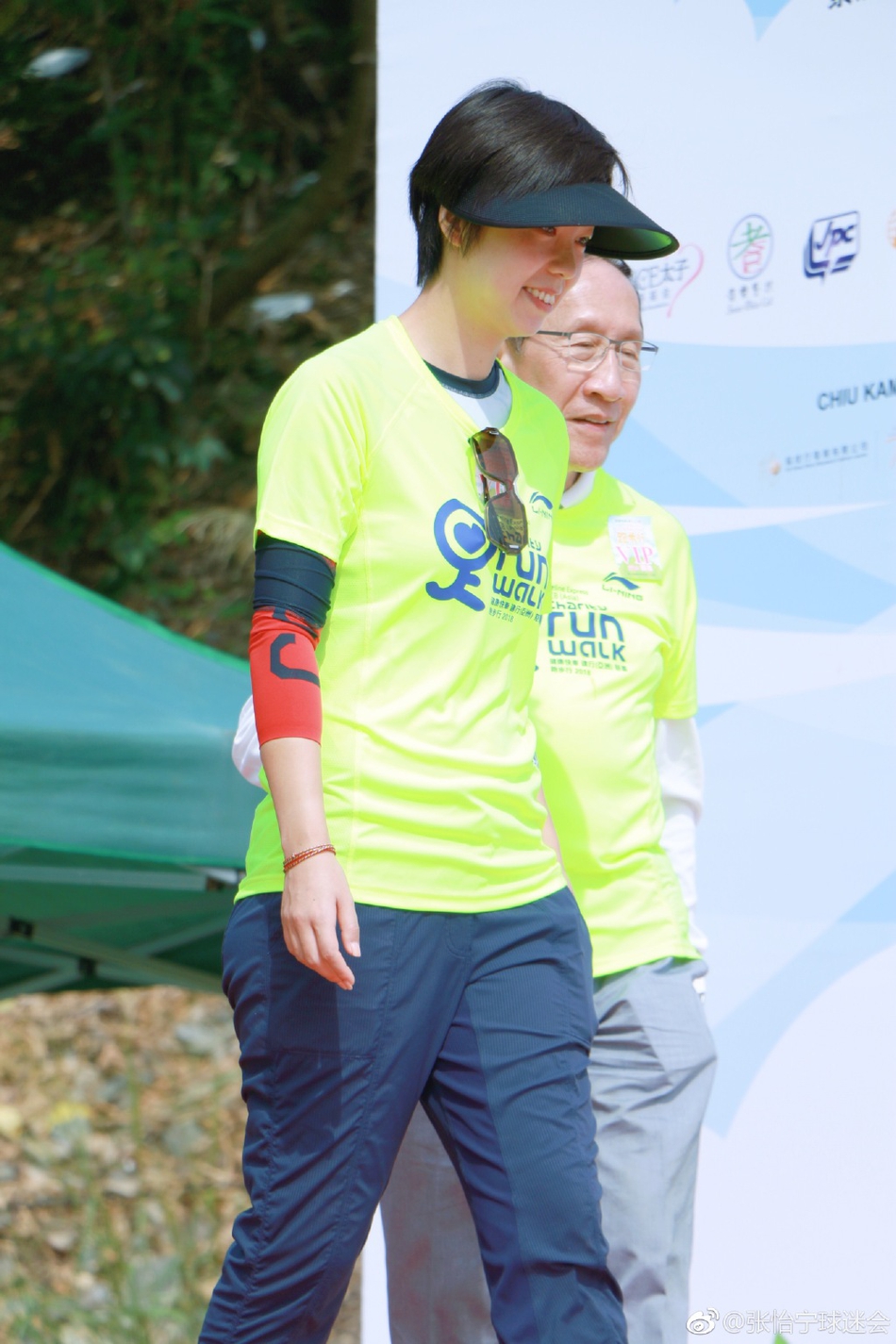 张怡宁出席活动运动装扮显清爽