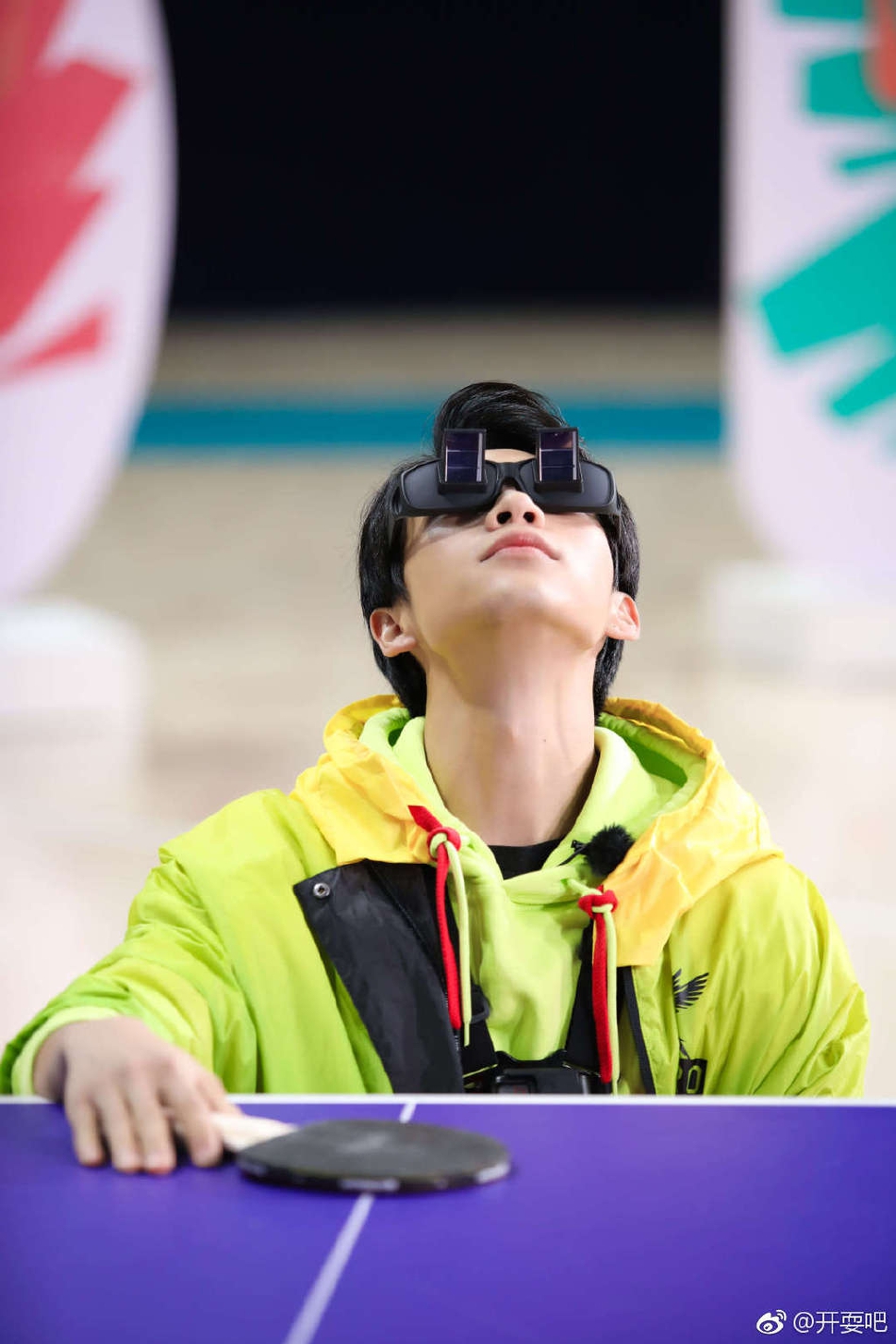 魏晨挑战乒乓球挖掘新打法