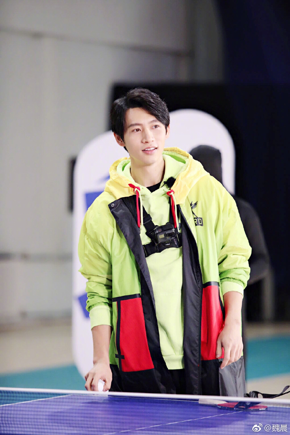 魏晨挑战乒乓球挖掘新打法