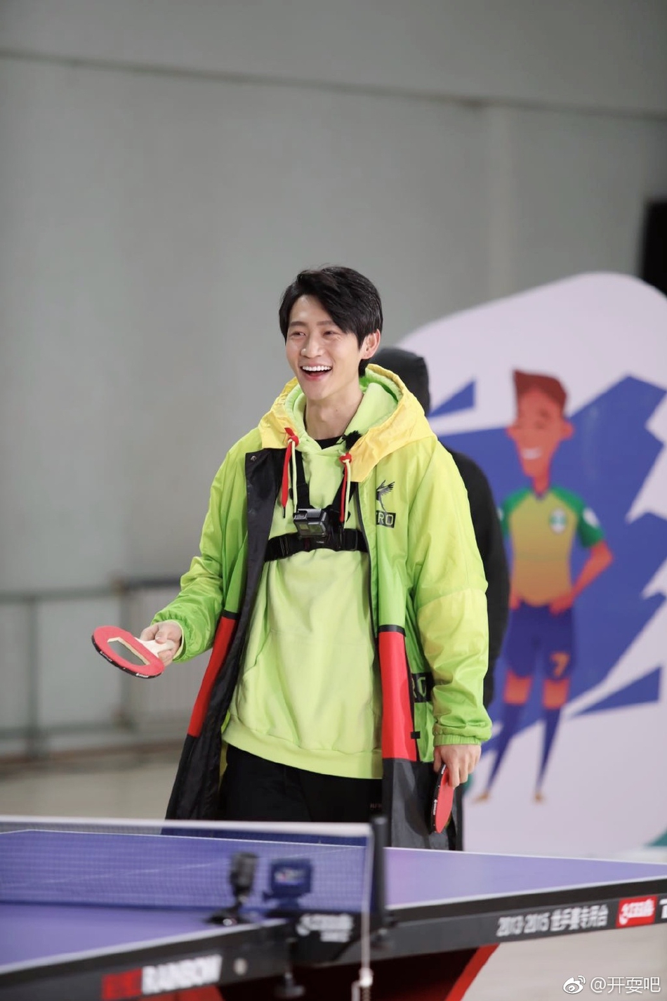魏晨挑战乒乓球挖掘新打法