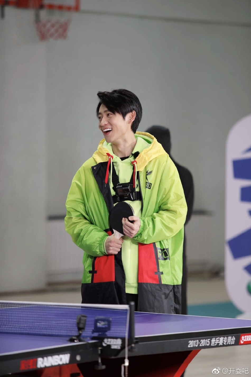 魏晨挑战乒乓球挖掘新打法