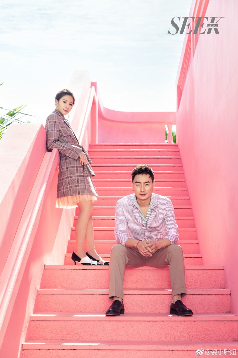 何姿晒与秦凯甜美写真