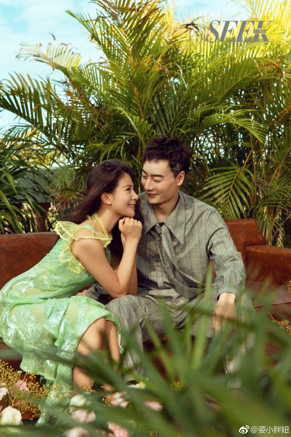 何姿晒与秦凯甜美写真