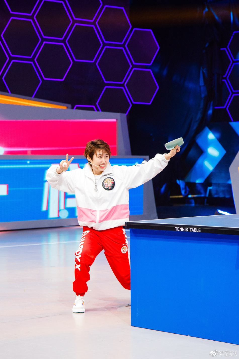 郭跃与小朋友玩转另类乒乓球