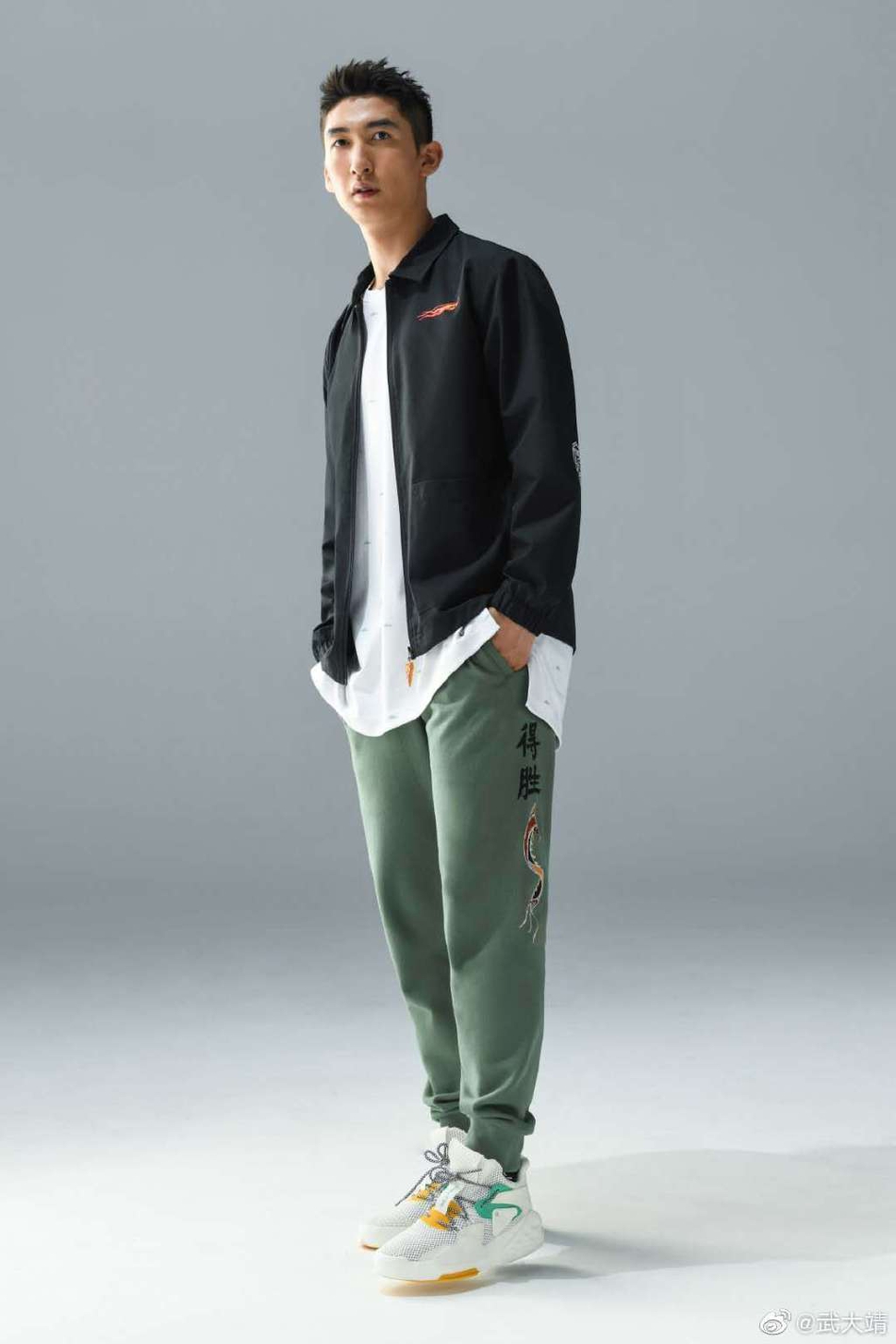 武大靖晒时尚写真帅气十足