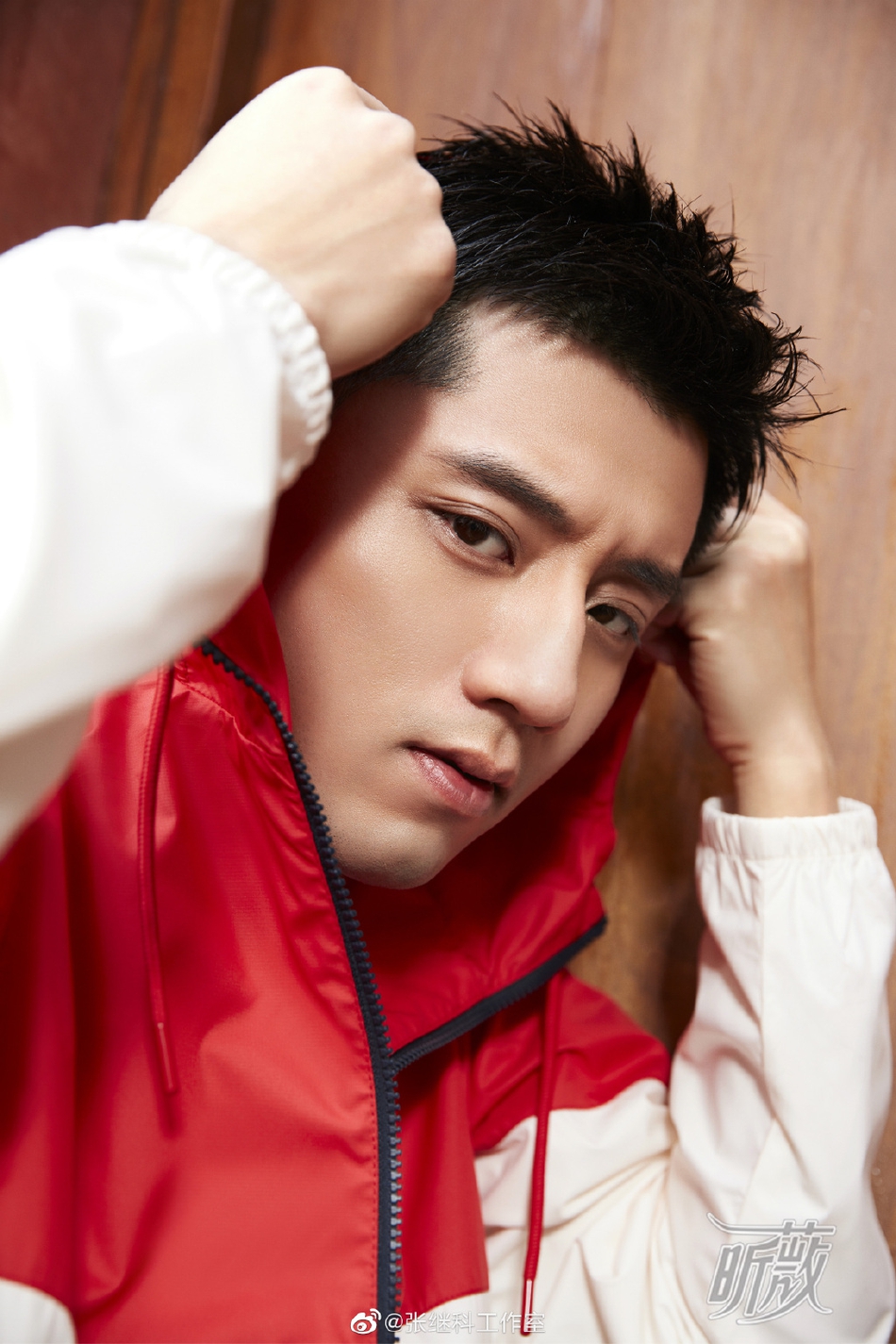 张继科登时尚杂志封面 摄影师为潘石屹