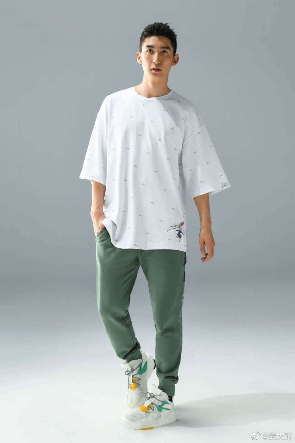 武大靖晒时尚写真帅气十足