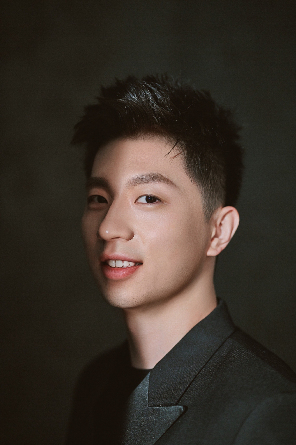 马龙时尚大片显露精英风度