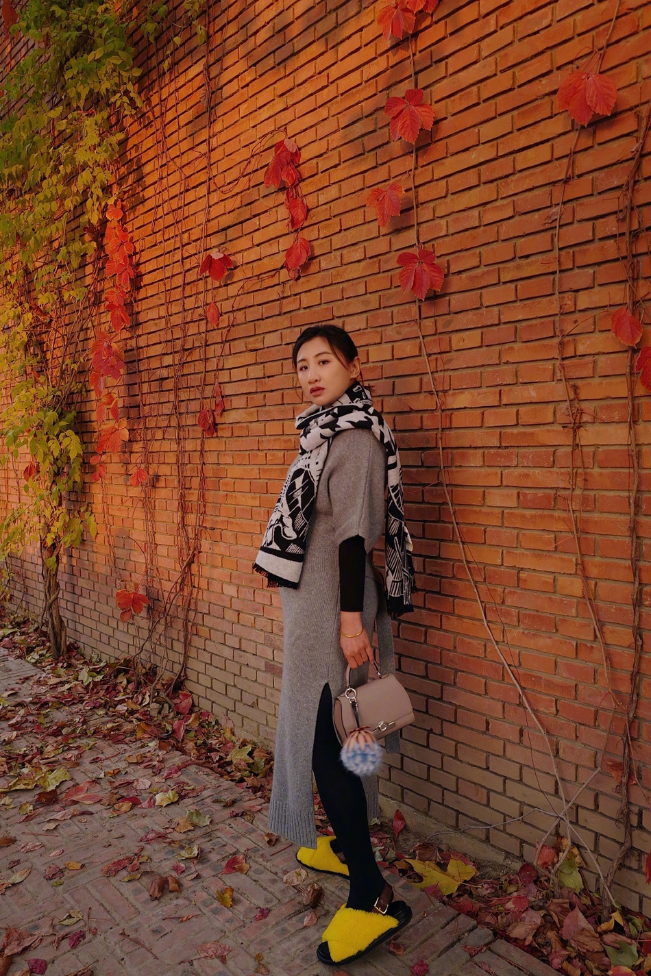 何雯娜晒近照孕期仍四肢纤细